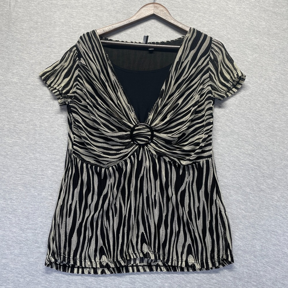 Forever Blouse Top Women's‎ XL Black White Animal Print Distinctive Ring Front